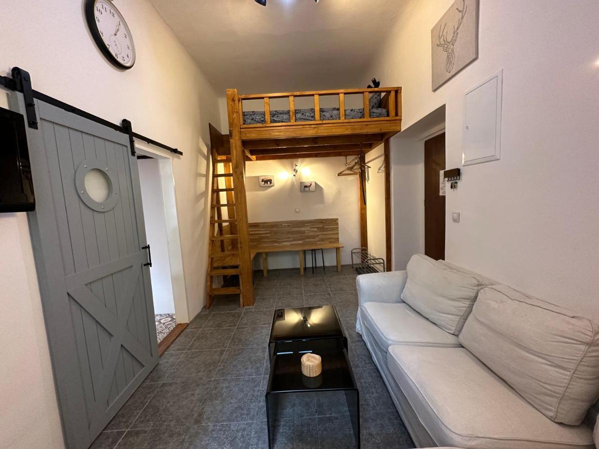Cozy New Loft Apartment براغ المظهر الخارجي الصورة