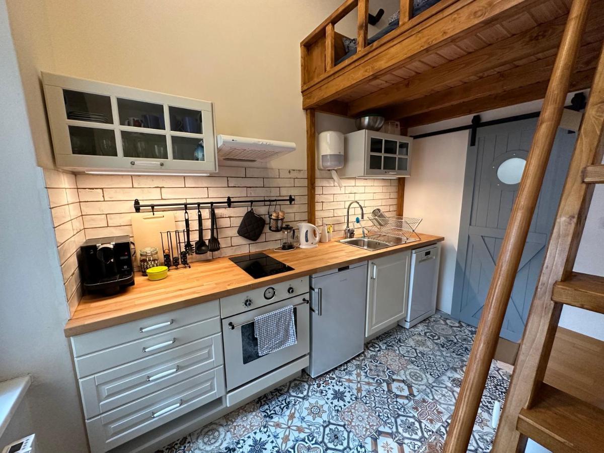 Cozy New Loft Apartment براغ المظهر الخارجي الصورة