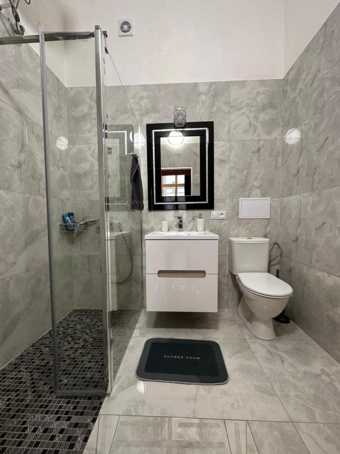 Cozy New Loft Apartment براغ المظهر الخارجي الصورة