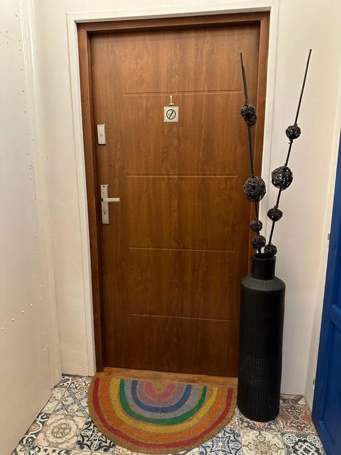 Cozy New Loft Apartment براغ المظهر الخارجي الصورة