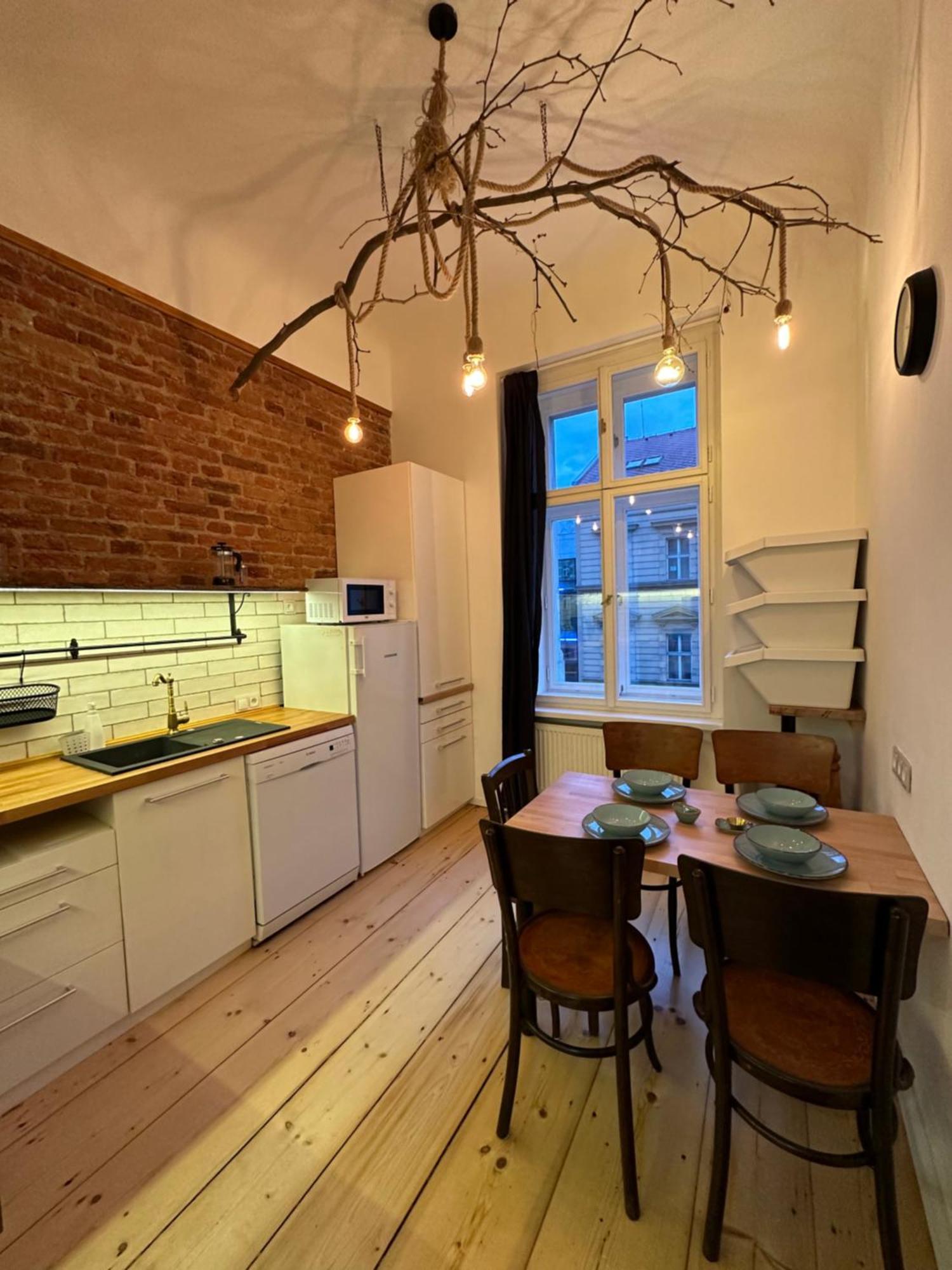 Cozy New Loft Apartment براغ المظهر الخارجي الصورة