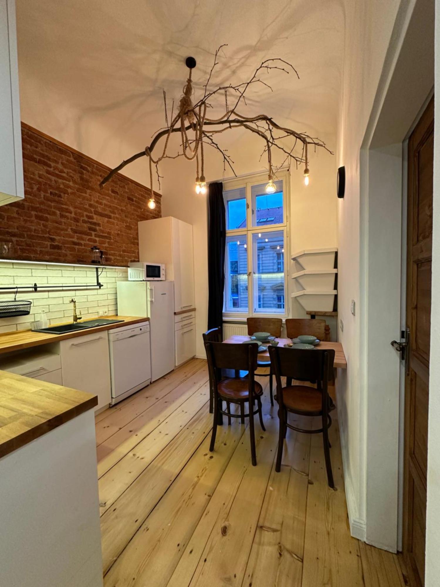 Cozy New Loft Apartment براغ المظهر الخارجي الصورة