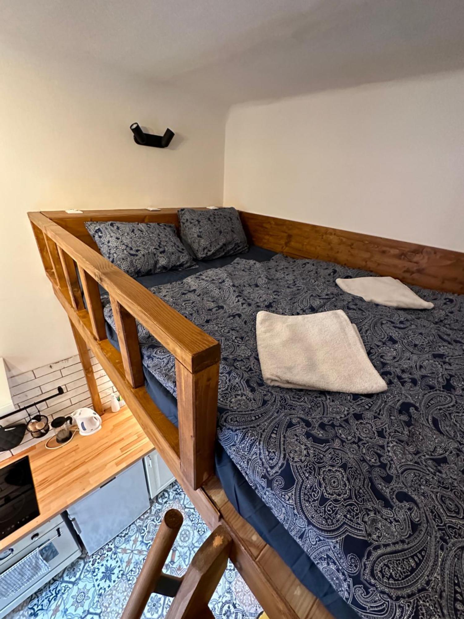 Cozy New Loft Apartment براغ المظهر الخارجي الصورة