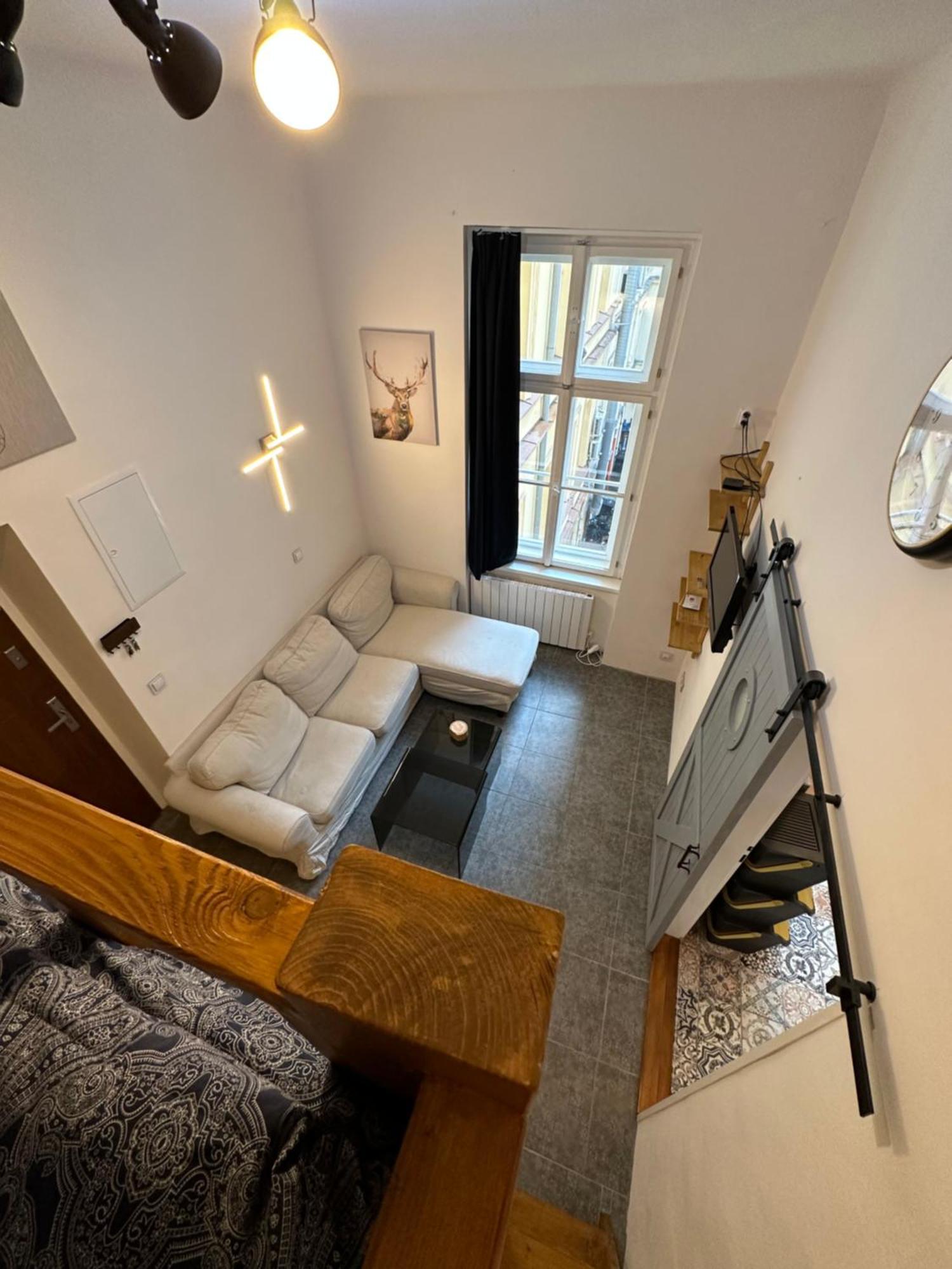 Cozy New Loft Apartment براغ المظهر الخارجي الصورة